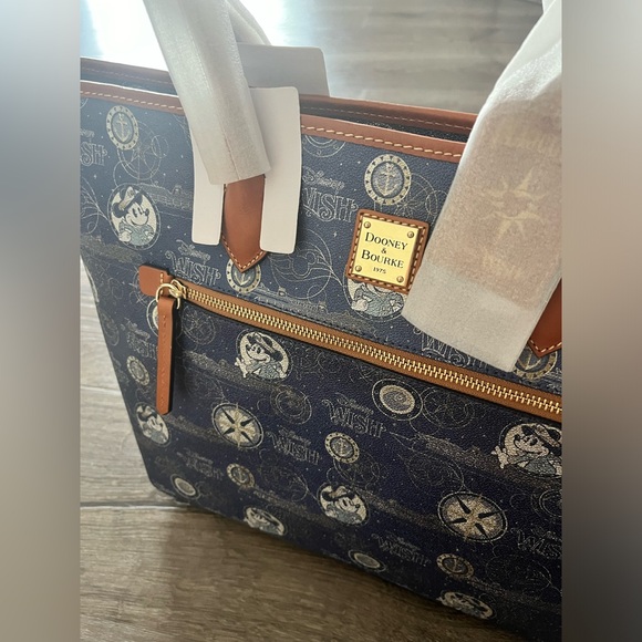 NWT Dooney & Bourke Disney Cruise Line Wish Inaugural Tote - Picture 8 of 16